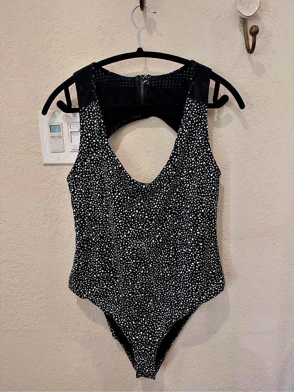 Nike Water Dots Keyhole Back One-Piece Swimsuit XL